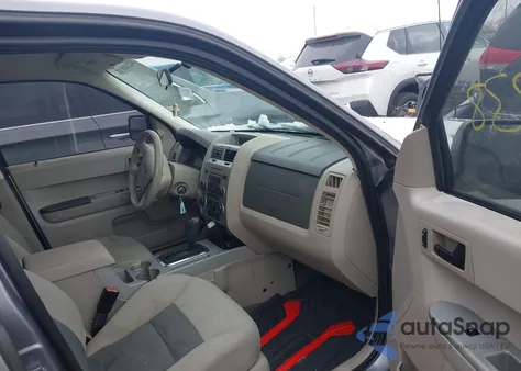 2008 Ford Escape Xlt z USA, uszkodzony, nr VIN 1FMCU03138KB76624